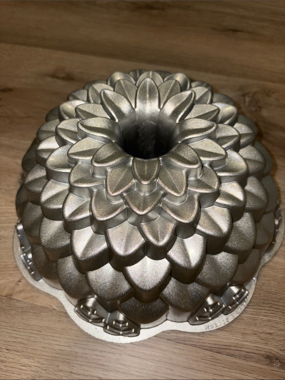 Nordic Ware Chrysanthemum Bundt Pan